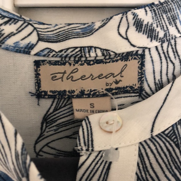 Button down flower tank top - Picture 2 of 4